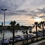 Sea View Apartment *